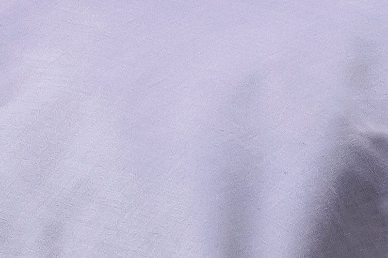 Hochwertiges Spannlaken Bluette aus Damast-Gewebe in tiefem Blau mit matter und glänzender Seite, elegante Struktur und edle Optik. Perfekt kombinierbar mit Ciclamino oder anderen Bettwäsche-Sets. Bettlaken, Hersteller: Stoffkontor