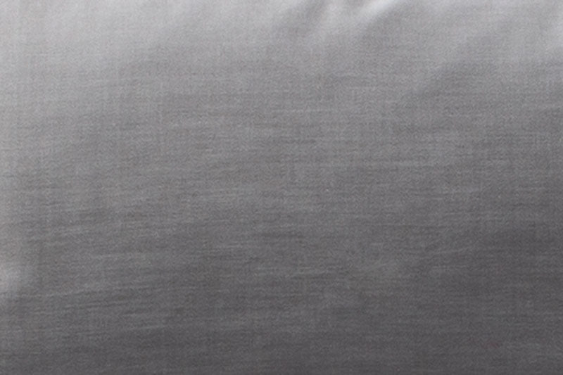 Spannlaken Castello Damast in elegantem Hellgrau, hochwertiger garngefärbter Damast-Stoff mit matter und glänzender Seite, perfekt kombinierbar mit Cenere Feinstreifen Bettwäsche.