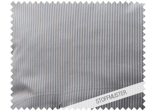 Hochwertiges Bettwäsche-Stoffmuster Castello Feinstreifen in elegantem Grau-Weiß Damast. Feine vertikale Streifen zeigen die charakteristische Damast-Webart mit wechselnden Kett- und Schussfäden. Stoffmuster aus der Kollektion Stoffkontor.