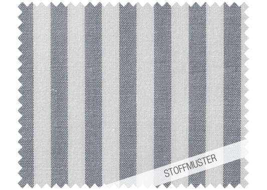 Stoffmuster Nordisch by Nature Klassischer Streifen Silbergrau: Elegantes Streifenmuster in Silbergrau und Weiß auf hochwertiger Baumwolle. Gleichmäßige vertikale Streifen für zeitlose Bettwäsche. Hersteller: Stoffkontor, Kollektion: Stoffmuster