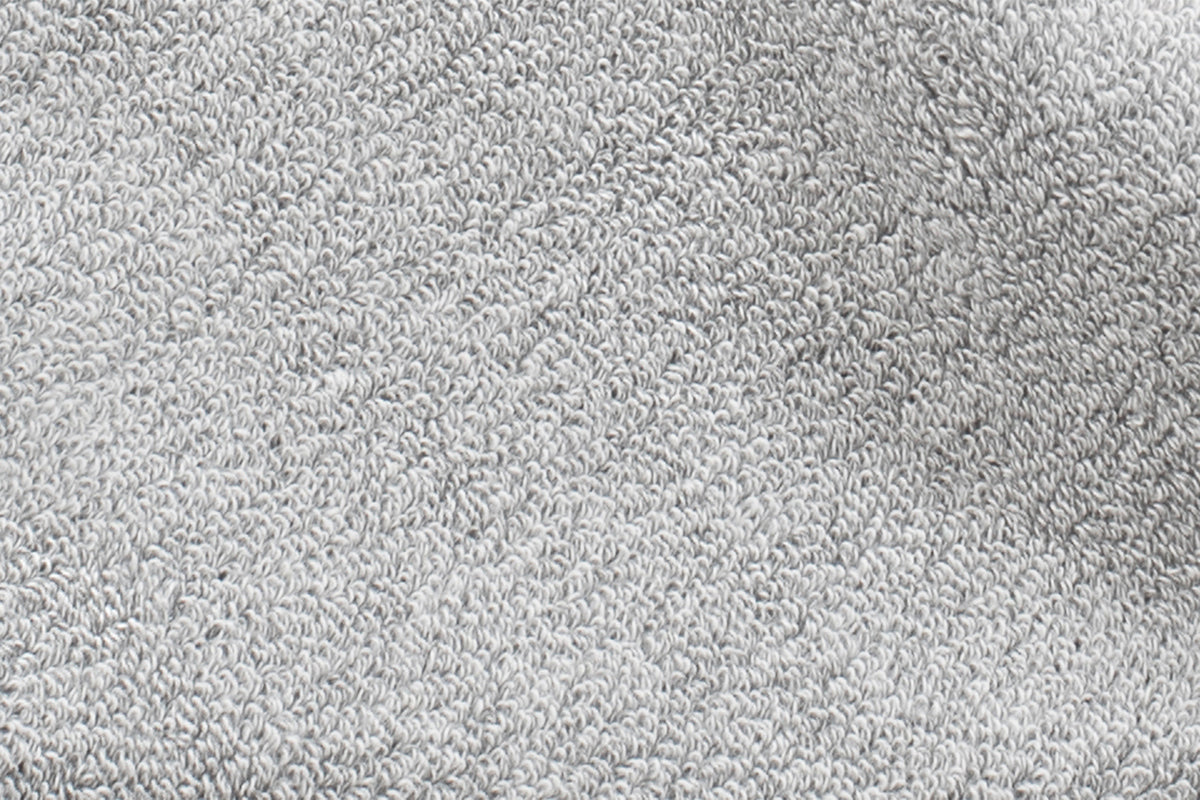 Handtuch Uchino Zen Charcoal Grau: Hochwertiges japanisches Doubleface-Handtuch in elegantem Grau mit Frottee- und Gazeseite, antibakteriell durch Kohle-gefärbte Viskosefaser, extra saugfähig und hautfreundlich. aus Baumwolle und Rayon.