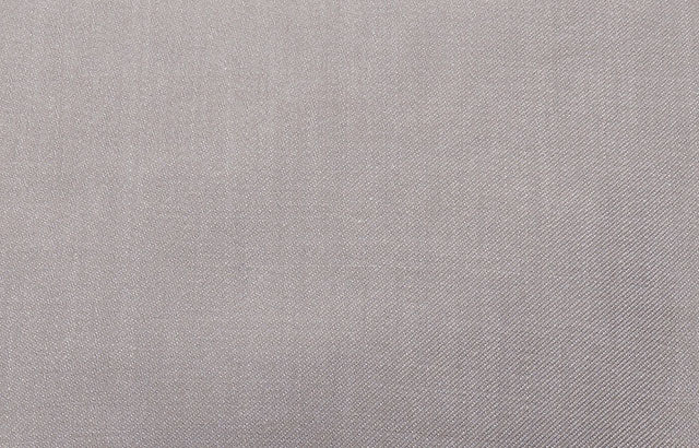 Hochwertiges Spannbettlaken Potassio aus garngefärbtem Damast in elegantem Rosenholzton, beidseitig verwendbar mit hellerem Kettfaden auf der Rückseite. Feine Damastwebung mit matter Oberflache und harmonischer Farbgebung.