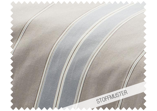 Bettwäsche Blockstreifen Nordisch by Nature: Elegantes Stoffmuster mit breiten diagonalen Streifen in harmonischen Grau- und Beigetönen, durch feine weisse Linien getrennt. Hochwertige Baumwollqualität mit matter Oberfläche. Stoffmuster, Hersteller: Stoffkontor.