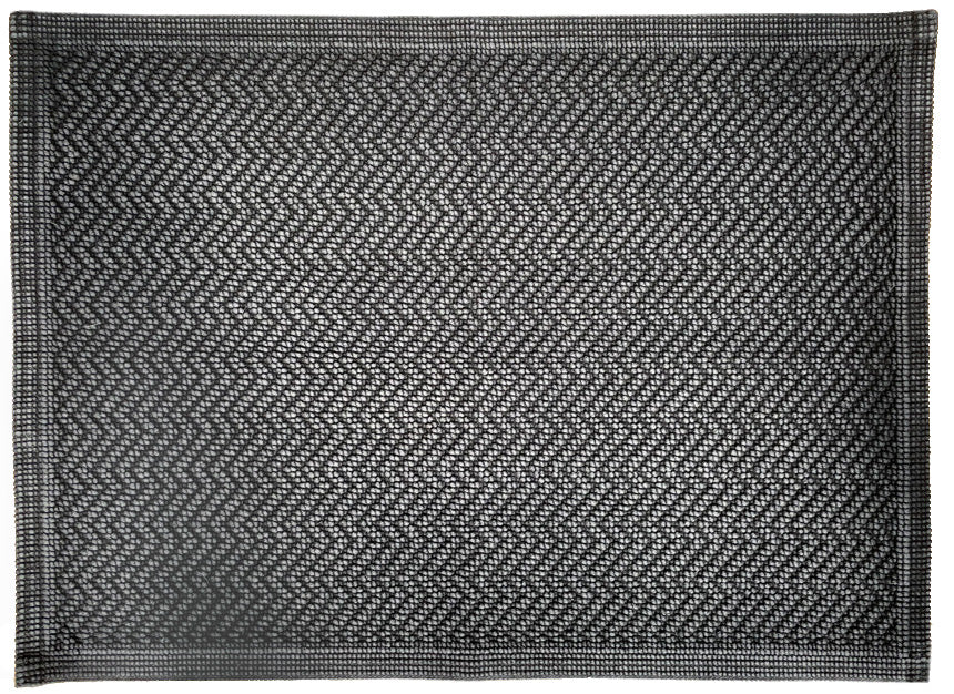 Hochwertiger Badvorleger ZIG ZAG in Schwarz mit elegantem Diagonalmuster aus Baumwolle. Moderner Bademattenteppich mit strukturierter Oberflache und edler Umrandung. Maschinenwaschbar bei 40 Grad. Hergestellt in Portugal. Badvorleger, Hersteller: Evelyn Kahle
