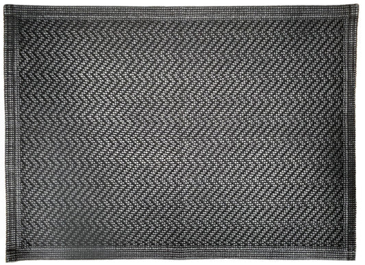 Hochwertiger Badvorleger ZIG ZAG in Schwarz mit elegantem Diagonalmuster aus Baumwolle. Moderner Bademattenteppich mit strukturierter Oberflache und edler Umrandung. Maschinenwaschbar bei 40 Grad. Hergestellt in Portugal. Badvorleger, Hersteller: Evelyn Kahle