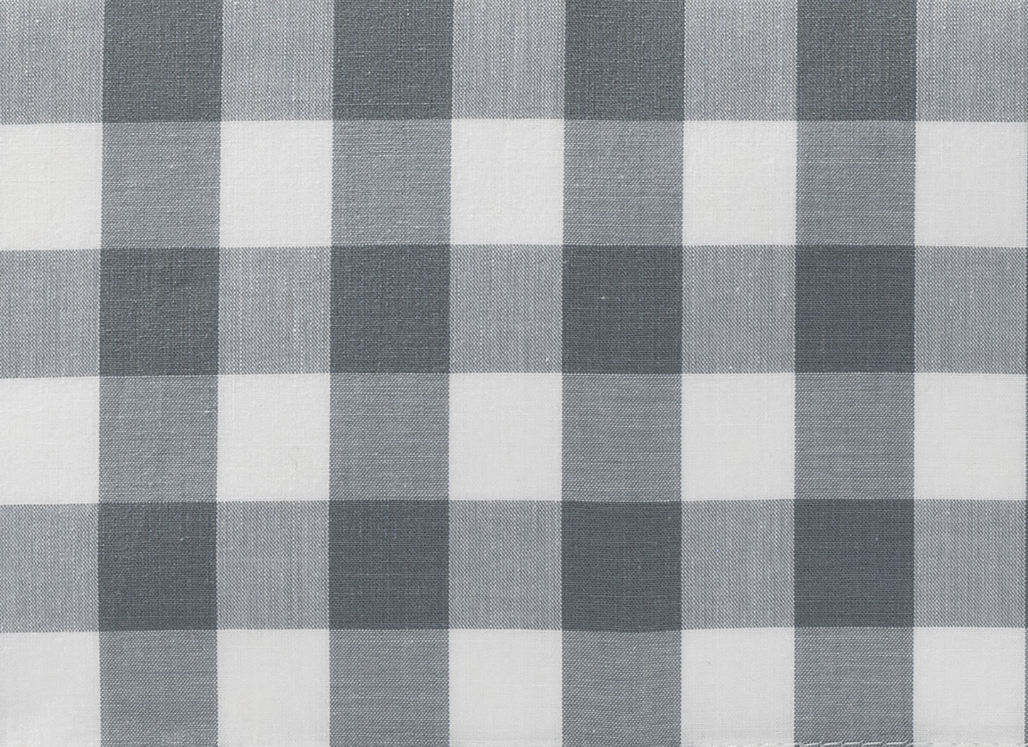 Bettwäsche Nordisch by Nature mit klassischem 8 mm Karomuster in Silbergrau und Weiß, hochwertige Baumwollbettwäsche im zeitlosen nordischen Design, perfekt für moderne Schlafzimmer. Stoffkontor Qualität made in Germany.