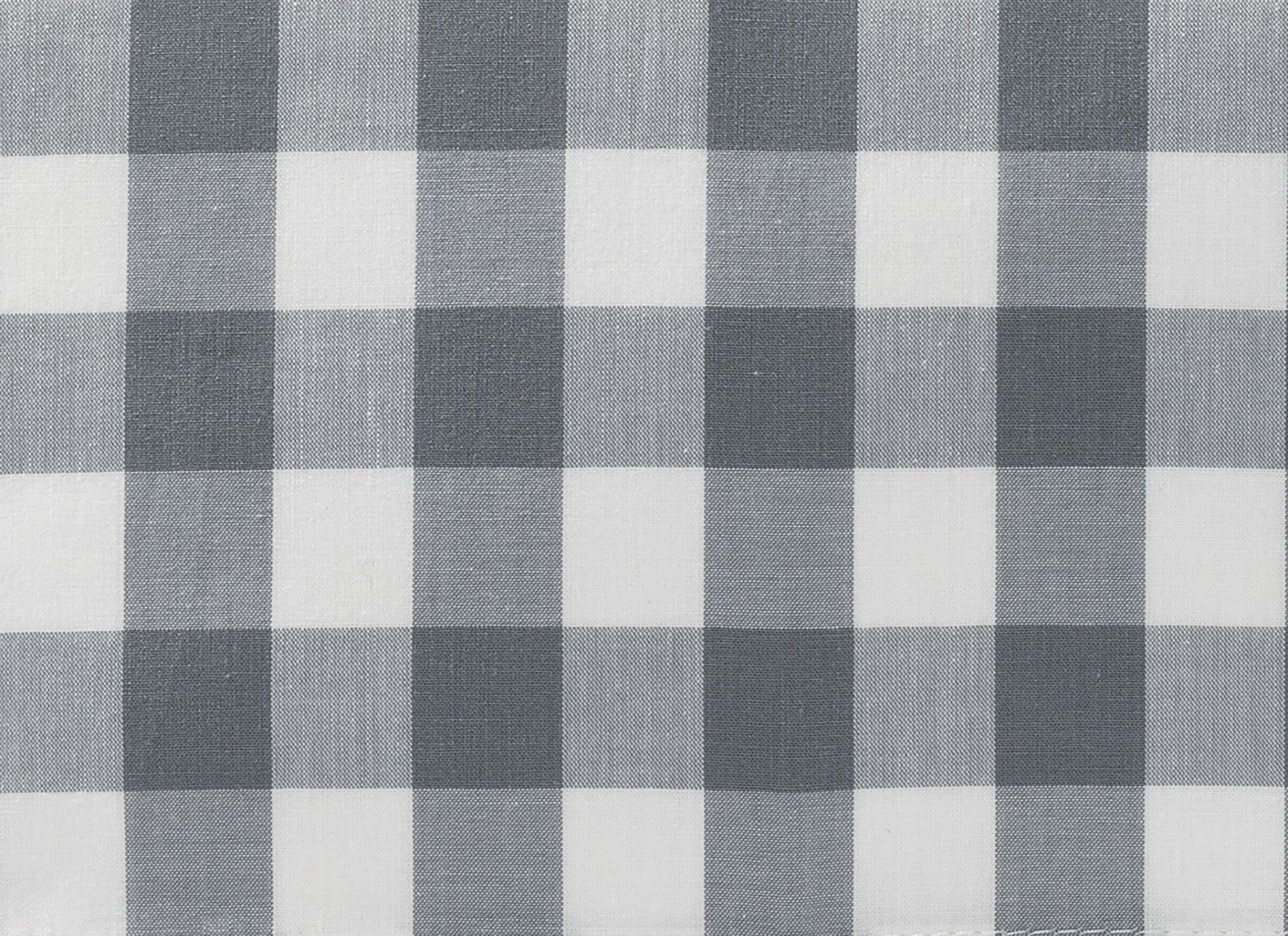 Bettwäsche Nordisch by Nature mit klassischem 8 mm Karomuster in Silbergrau und Weiß, hochwertige Baumwollbettwäsche im zeitlosen nordischen Design, perfekt für moderne Schlafzimmer. Stoffkontor Qualität made in Germany.