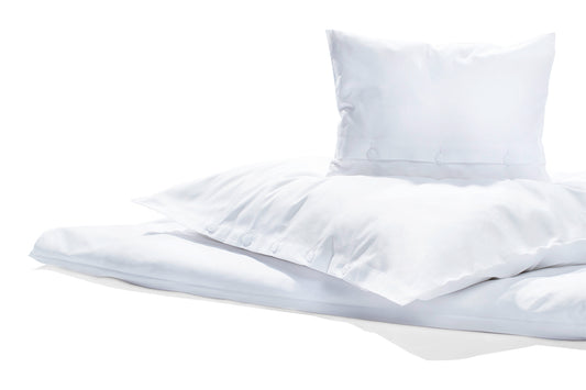 Hochwertige weisse Oxford Bettwäsche mit Kopfkissen und Bettbezug aus mercerisierter Baumwolle, elegant strukturiert mit gezwirnten Wäscheknöpfen. Bettwäsche Oxford, Weiss - Home page, Alle Bettwäschen, Unifarbene Bettwäsche, Weisse Bettwäsche, Hersteller: Stoffkontor