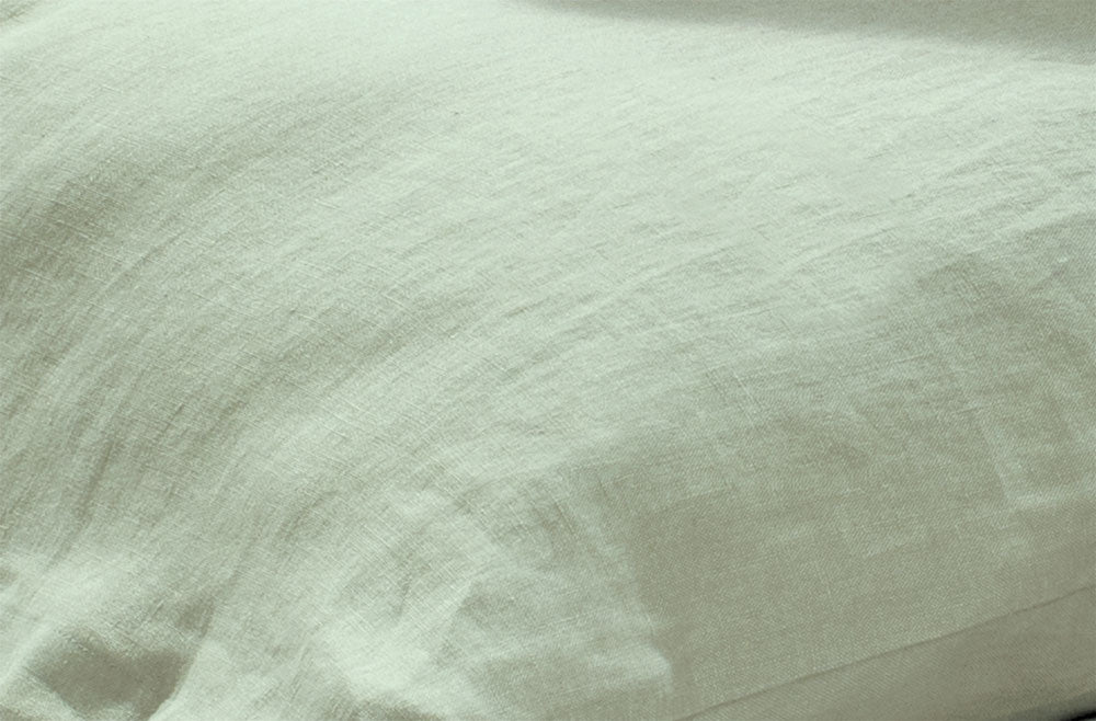 Bettwäsche Reines Leinen Salbei, vorgewaschen - Hochwertige Bettwäsche aus italienischem Leinen in elegantem Salbeigrün, natürlich vorgewaschen für einen weichen Griff. Strukturierte Oberfläche mit charakteristischer Leinenoptik zeigt feine Webqualität und zeitlose Eleganz.