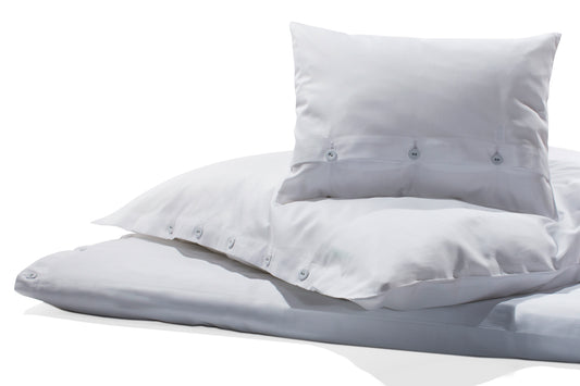 Bettwäsche Schachbrett Scacco - Elegante weisse Damast-Bettwäsche mit feinem Schachbrettmuster, hochwertig verarbeitet mit klassischer Knopfleiste. Luxuriöse italienische Webung in zeitlosem Design für erstklassigen Schlafkomfort.