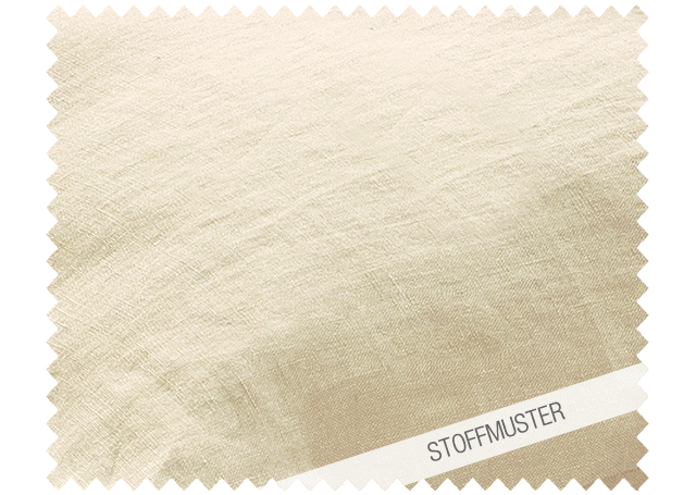 Nahaufnahme eines naturbelassenen, vorgewaschenen Leinenstoffmusters in warmem Beigeton mit charakteristischer Struktur. Stoffmuster zu Bettwäsche Reines Leinen Natur, vorgewaschen. Hersteller: Stoffkontor. Die feine Textur zeigt die hochwertige italienische Webqualität.