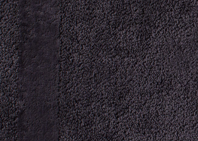 Hochwertiges Handtuch Fyber Carrara in elegantem Anthrazit mit flauschiger Textur und gleichmäßiger Oberflächenstruktur. Die dunkle Farbe und weiche Haptik verleihen dem Handtuch eine moderne, luxuriöse Ausstrahlung. Handtücher, Hersteller: Carrara