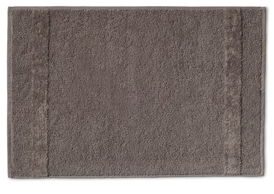 Hochwertiges Handtuch Fyber Carrara in elegantem Grau mit feiner Bordüre. Weiches, saugfähiges Frottee-Handtuch in zeitlosem Design für Bad und Wellness. Handtücher, Hersteller: Carrara