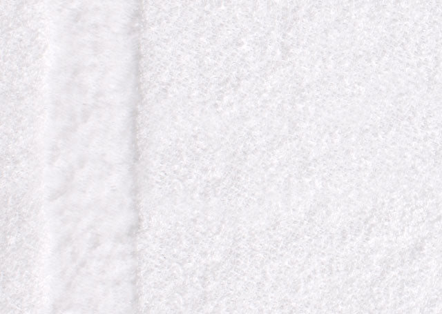 Hochwertiges Handtuch Fyber Carrara in strahlendem Weiss mit weicher Baumwollfrottee-Qualität und eleganter Velours-Bordüre. Luxuriöses Handtuch für maximalen Komfort im Badezimmer. Handtücher, Hersteller: Carrara