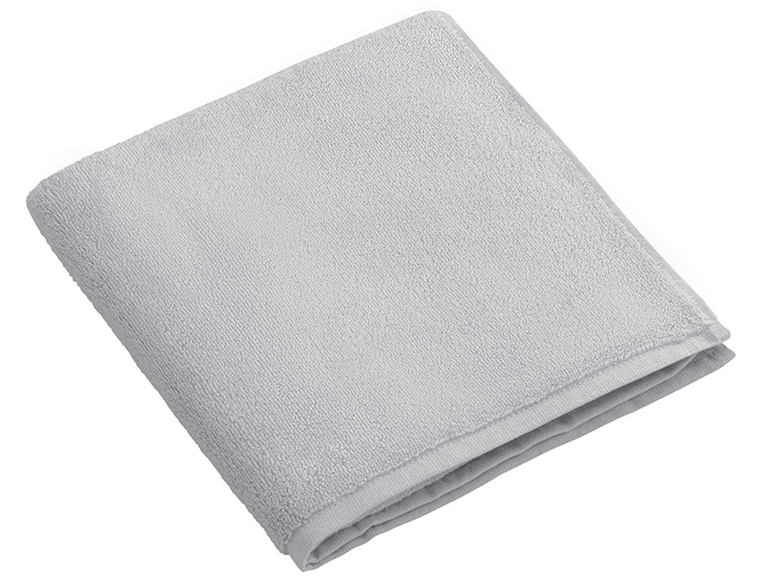 Hochwertiges Handtuch Dreampure Weseta Silver in elegantem Silbergrau, gefaltet mit sichtbarer weicher Frotteestruktur aus 100% Baumwolle. Luxuriose Qualitat made in Switzerland. Handtucher, Hersteller: Weseta Switzerland