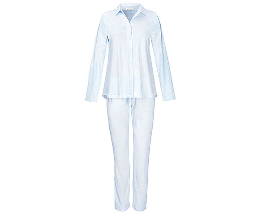 Yellamaris Pyjama Set Blau: Eleganter zweiteiliger Schlafanzug aus Bio-Baumwolle in hellblau mit Knopfleiste, Kragen und Faltendetail im Rucken. Langarmiges Oberteil mit langer, gerader Hose. Kollektion: Nachtwasche, Hersteller: Yellamaris
