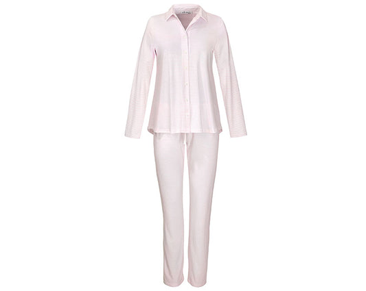 Yellamaris Pyjama Set Rosa: Eleganter zweiteiliger Schlafanzug in zartem Rosa, bestehend aus einer geknöpften Jacke mit Kragen und einer geraden Hose aus Bio-Baumwolle. Klassischer Schnitt mit Faltendetail am Rücken für optimalen Komfort. Nachtwäsche, Hersteller: Yellamaris