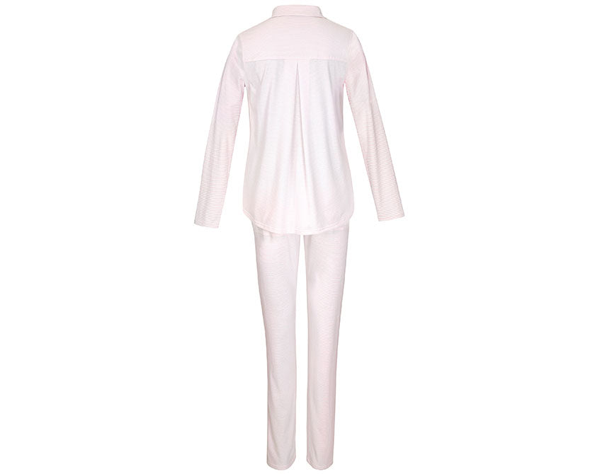Yellamaris Pyjama Set Rosa: Eleganter Damen-Schlafanzug in zartem Rosa aus Bio-Baumwolle mit geknöpfter Jacke, Faltendetail am Rücken und gerader Hose. Komfortabler Schnitt für optimale Bewegungsfreiheit. Nachtwäsche, Hersteller: Yellamaris